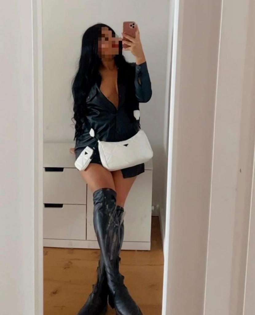 Chica busca chico en Alicante: Chica busca chico