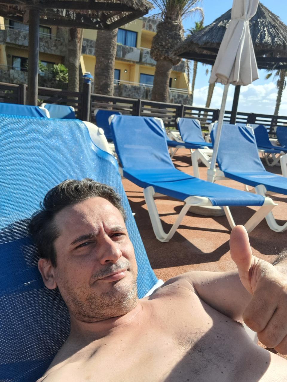 Chico busca chica en Las Palmas: 