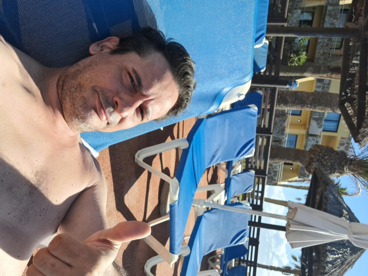 Chico busca chica en Las Palmas: 