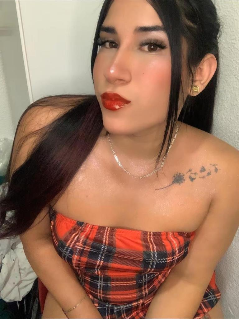 Chica busca chico en Huelva: Chica busca chico