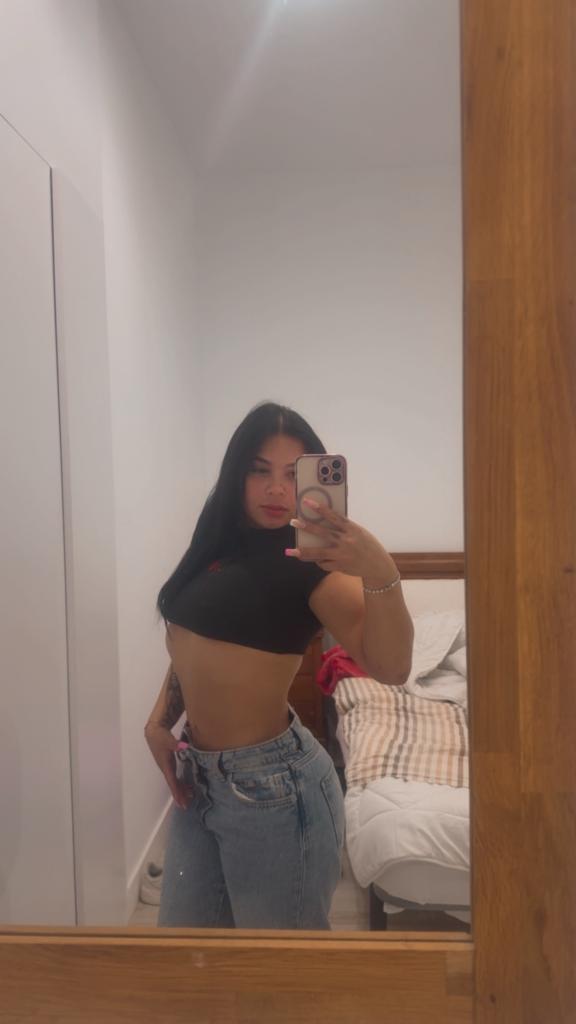 670642365: Chica busca chico en Cádiz