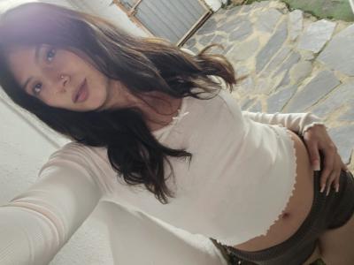 663085952: Chica busca chico en Barcelona