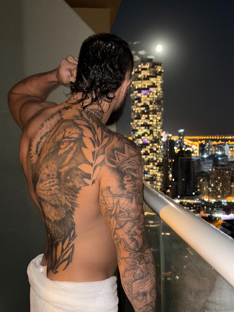 663874628: Chico busca chica en Barcelona