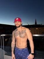 663874628: Chico busca chica en Barcelona