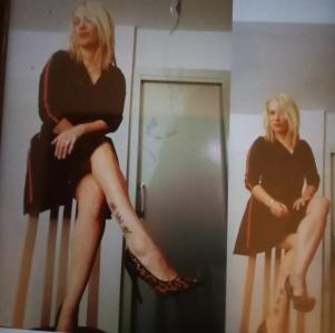 631375192: Chica busca chico en Gerona