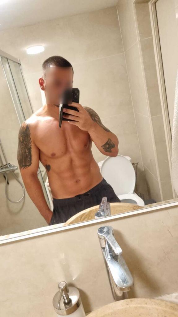 Chico busca chica en Málaga: 