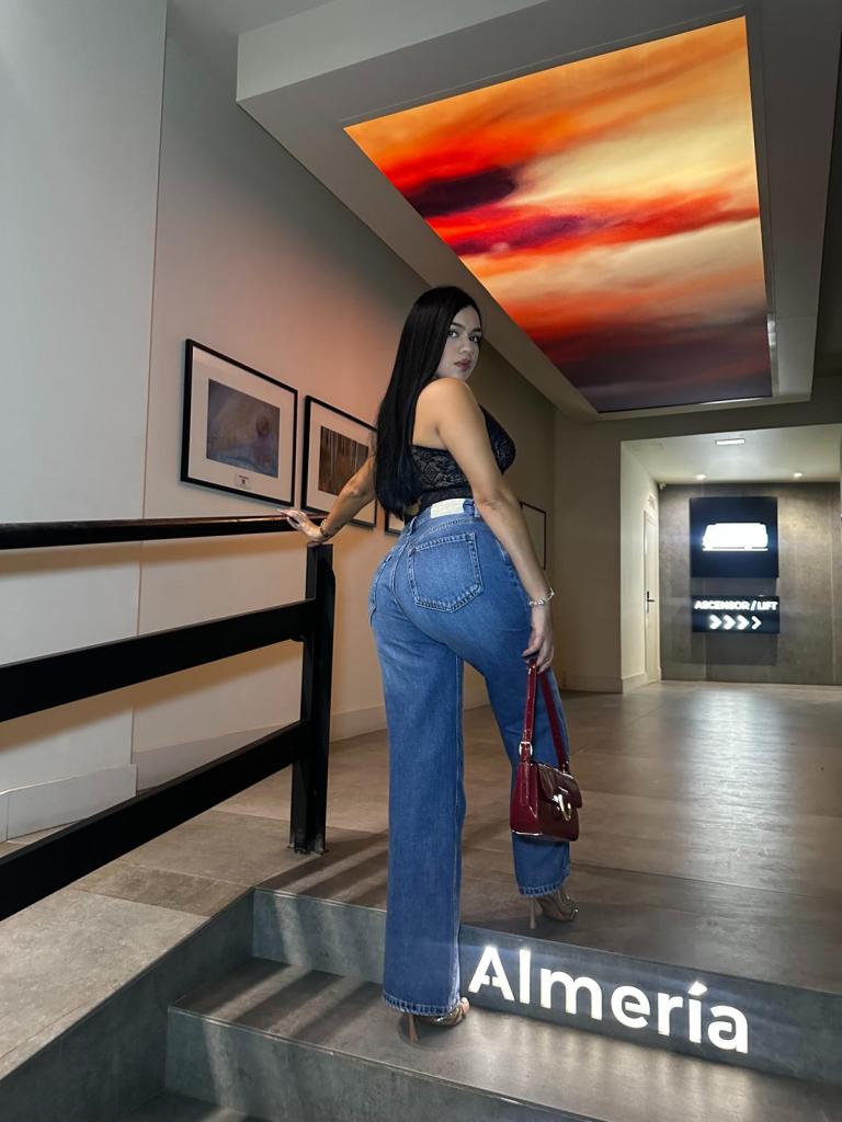 Chica busca chico en Almería: 