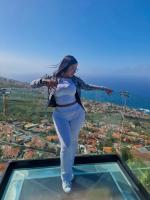 613742403: Chica busca chico en Barcelona