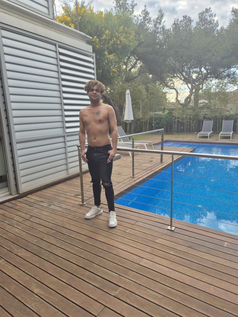 631635916: Chico busca chica en Barcelona