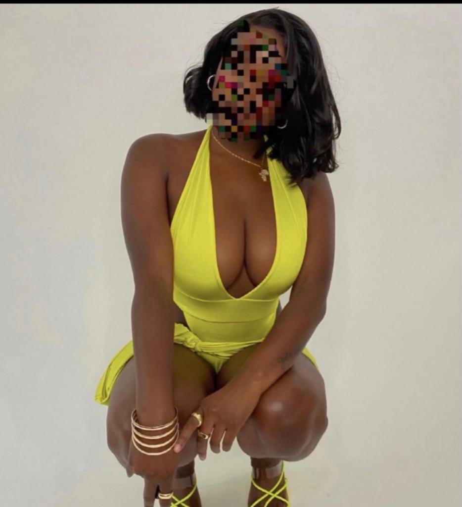 632870442: Chica busca chico en Barcelona