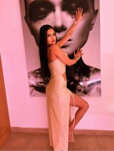 697756213: Chica busca chico en Madrid