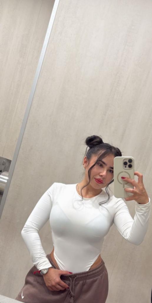 666682496: Chica busca chico en Ibiza