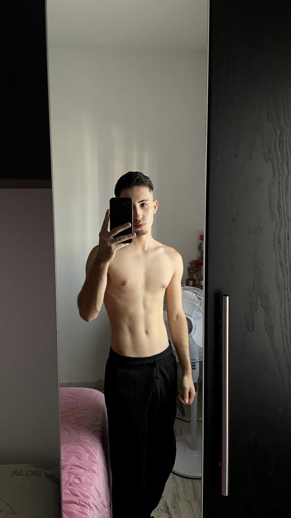 653604343: Chico busca chica en Málaga