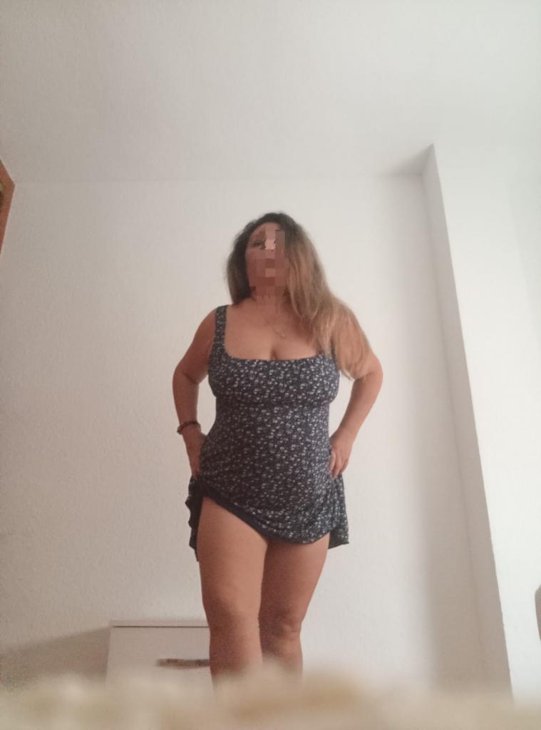 695725686: Chica busca chico en Murcia