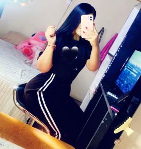 673604740: Chica busca chico en Sevilla