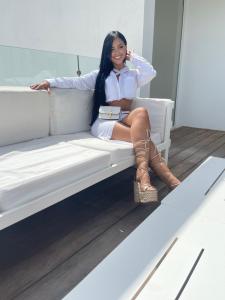 695774907: Chica busca chico en Barcelona