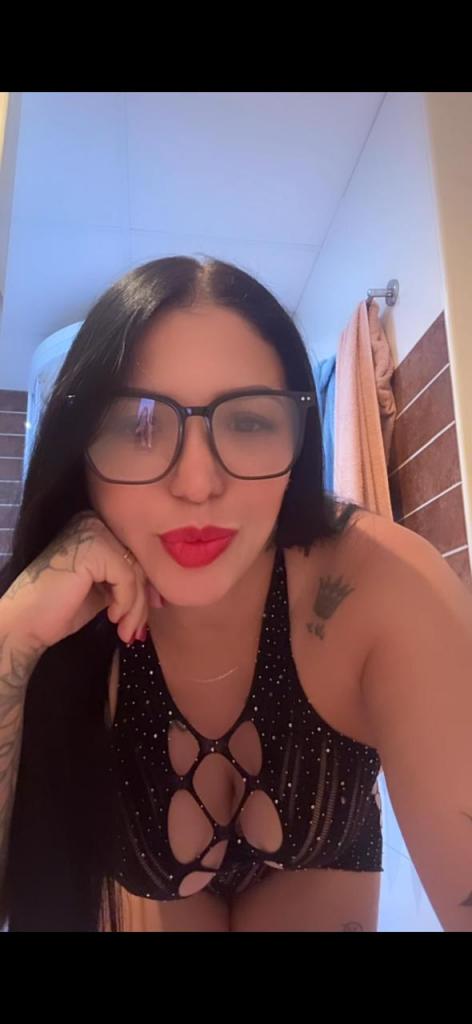 670828249: Chica busca chico en Castellón