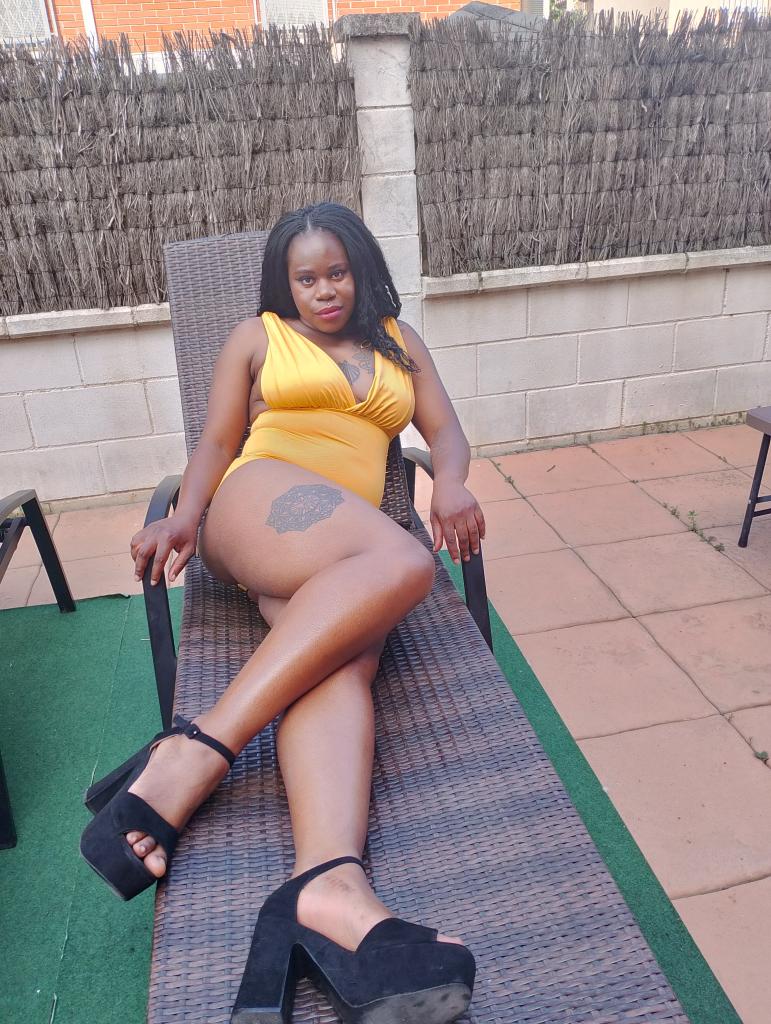 633718189: Chica busca chico en Barcelona