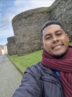 614249986: Chico busca chica en Lugo