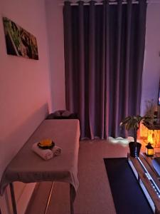 681190979: Chica busca chico en Madrid