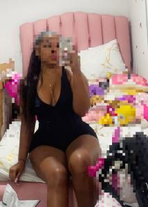 614649543: Chica busca chico en Barcelona