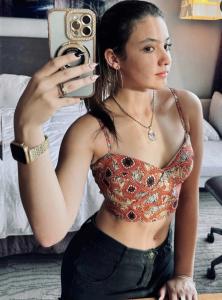 613256649: Chica busca chico en Gerona