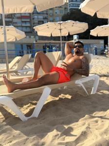 Chico busca chica en Sevilla: 