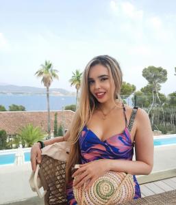 645708528: Chica busca chico en Barcelona