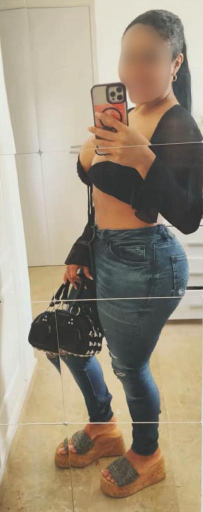 602645360: Chica busca chico en Sevilla