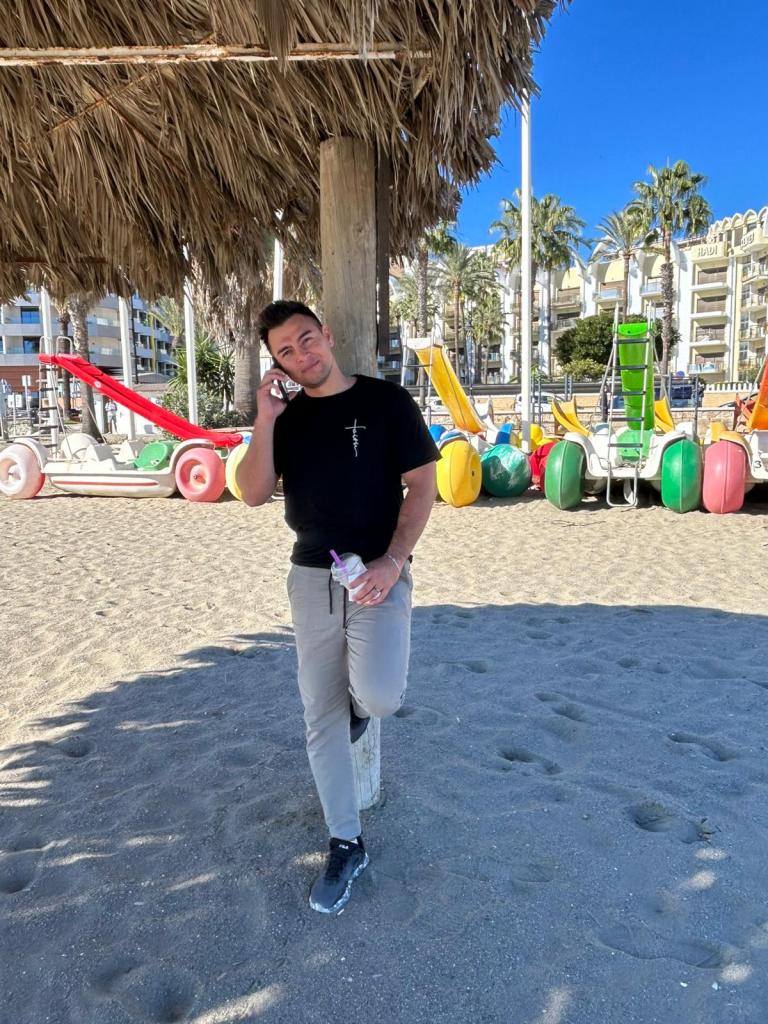 Chico busca chica en Málaga: 