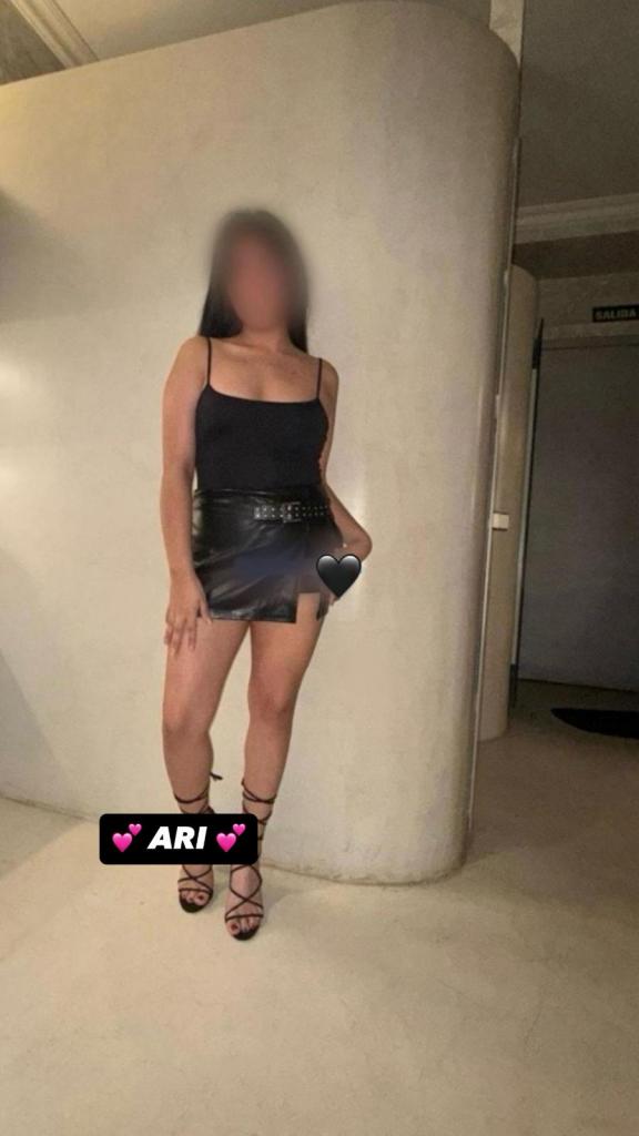 647781560: Chica busca chico en Barcelona