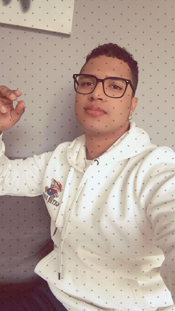 663496572: Chico busca chica en Valencia