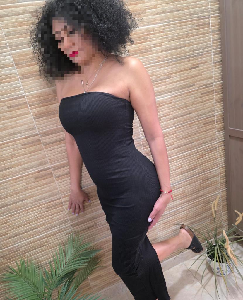 612413531: Chica busca chico en Sevilla