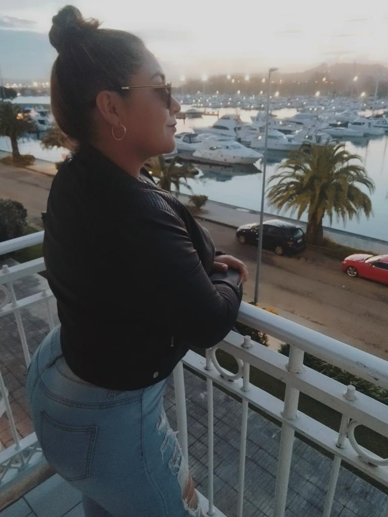 641714494: Chica busca chico en Cantabria