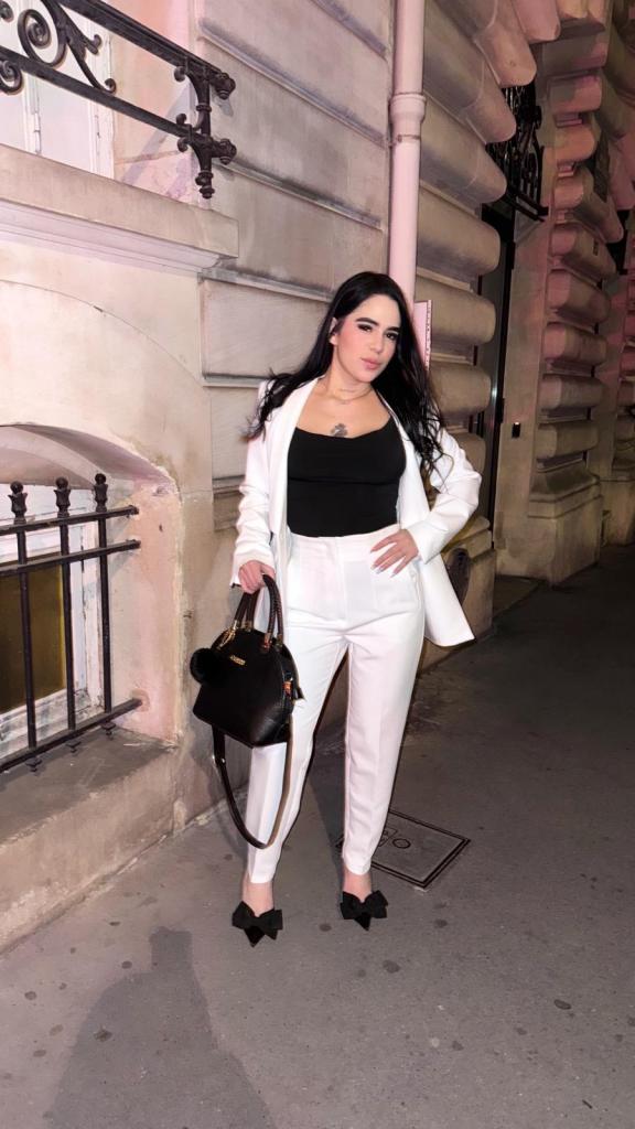 742086631: Chica busca chico en Sevilla