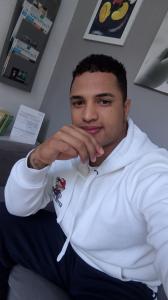 663496572: Chico busca chica en Valencia