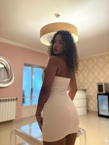 617338049: Chica busca chico en Málaga