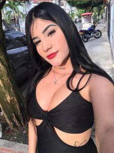 667760274: Chica busca chico en Sevilla