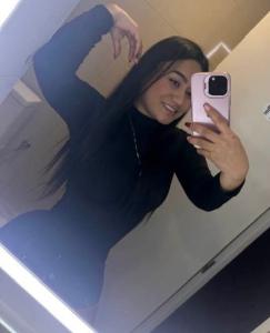 611354034: Chica busca chico en Gerona