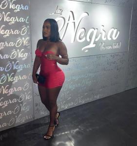 617244090: Chica busca chico en Gerona