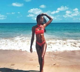 663935184: Chica busca chico en Barcelona