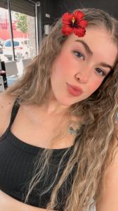 663818203: Chica busca chico en Barcelona