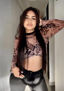 607905903: Chica busca chico en Barcelona