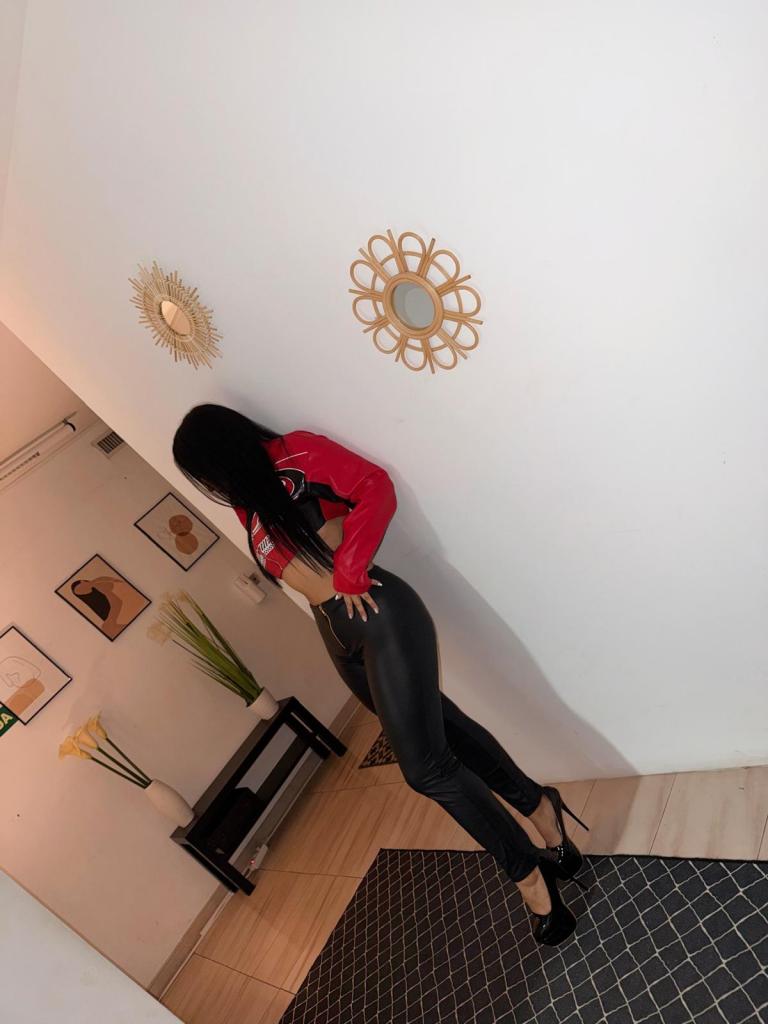 661142403: Chica busca chico en Mallorca