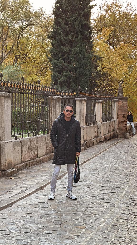 664403802: Chico busca chica en Granada