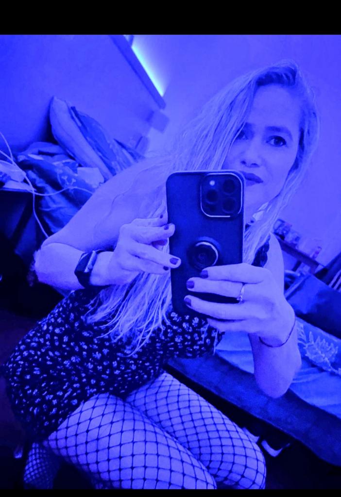 Chica busca chico en Ibiza: 