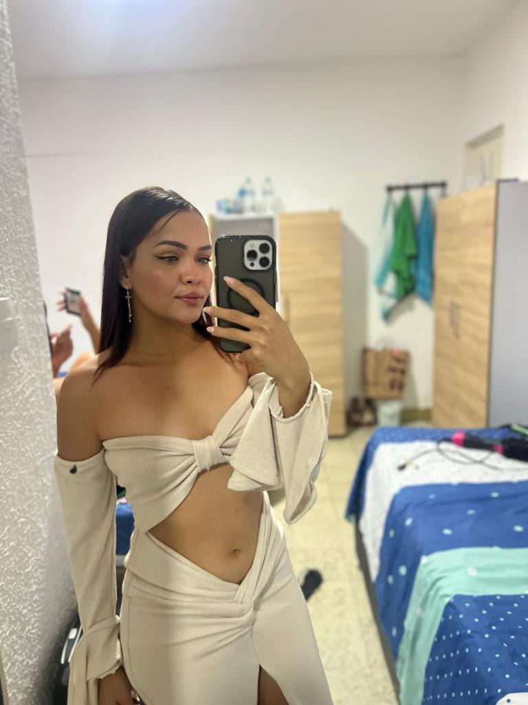 613832371: Chica busca chico en Valencia