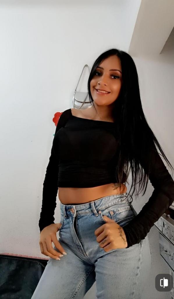 627596567: Chica busca chico en Sevilla