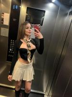 663871155: Chica busca chico en Barcelona