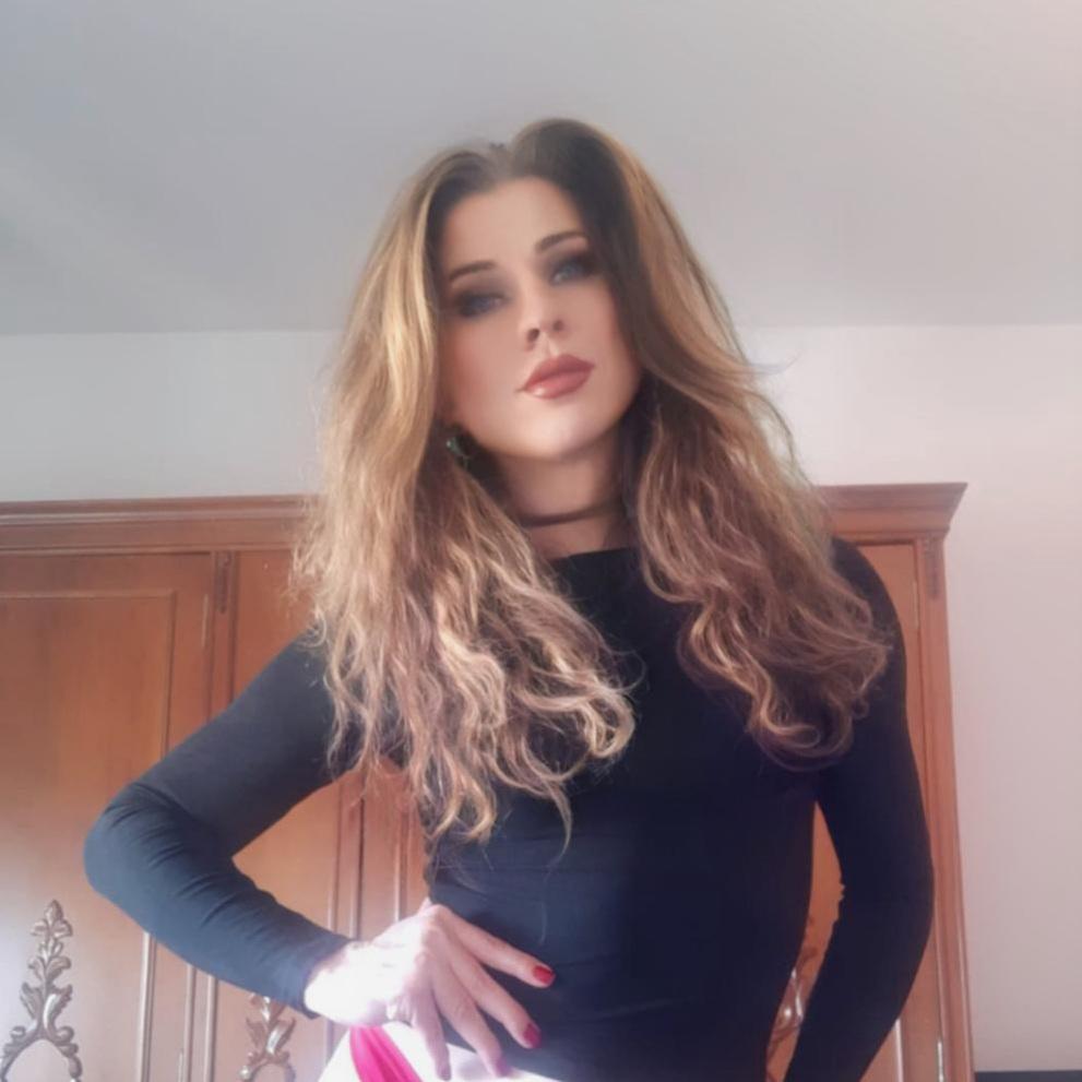 611277412: Travesti en León